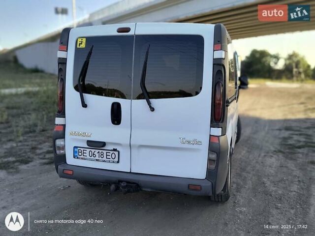 Белый Рено Трафик, объемом двигателя 1.9 л и пробегом 420 тыс. км за 6000 $, фото 1 на Automoto.ua