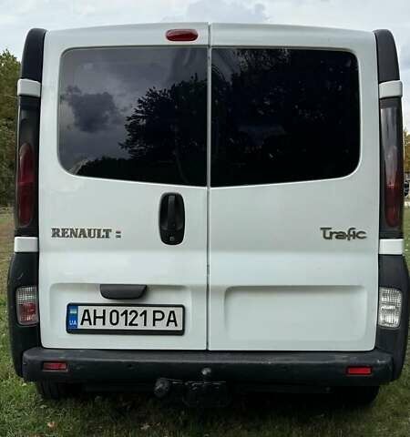 Белый Рено Трафик, объемом двигателя 1.9 л и пробегом 397 тыс. км за 8000 $, фото 2 на Automoto.ua