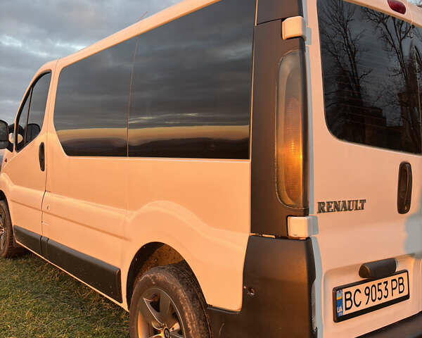 Белый Рено Трафик, объемом двигателя 1.87 л и пробегом 490 тыс. км за 7200 $, фото 2 на Automoto.ua