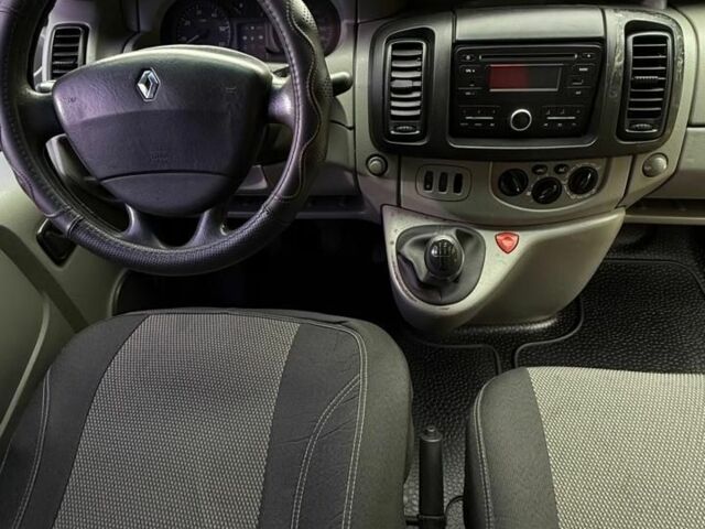 Белый Рено Трафик, объемом двигателя 1.9 л и пробегом 397 тыс. км за 8000 $, фото 17 на Automoto.ua