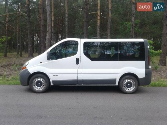Белый Рено Трафик, объемом двигателя 1.9 л и пробегом 300 тыс. км за 5800 $, фото 2 на Automoto.ua
