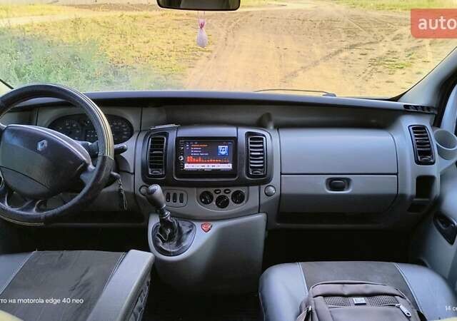 Белый Рено Трафик, объемом двигателя 1.9 л и пробегом 420 тыс. км за 6000 $, фото 11 на Automoto.ua