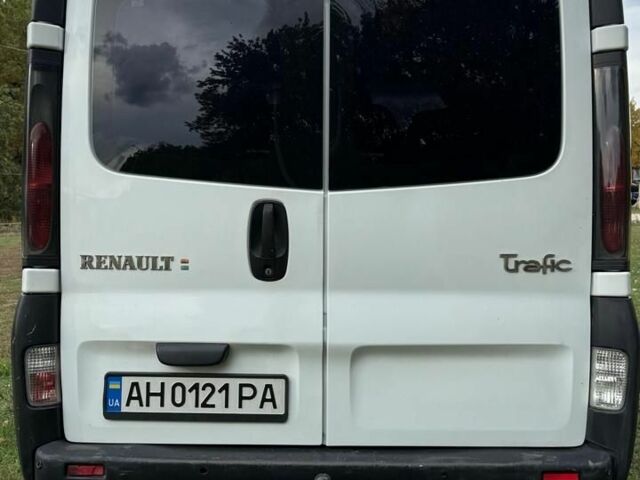 Белый Рено Трафик, объемом двигателя 1.9 л и пробегом 397 тыс. км за 8000 $, фото 3 на Automoto.ua