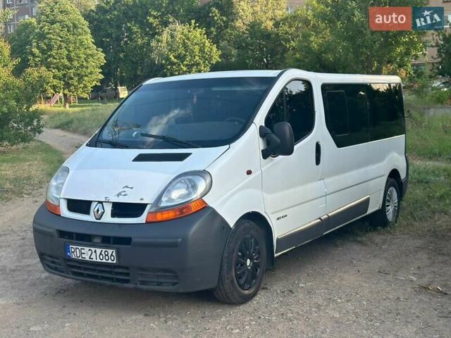 Белый Рено Трафик, объемом двигателя 1.9 л и пробегом 280 тыс. км за 4050 $, фото 5 на Automoto.ua