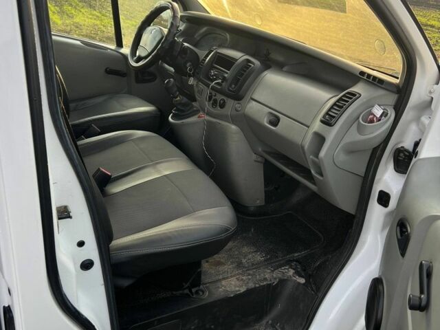 Білий Рено Трафік, об'ємом двигуна 1.9 л та пробігом 373 тис. км за 5700 $, фото 5 на Automoto.ua