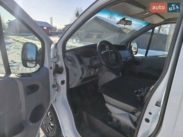 Белый Рено Трафик, объемом двигателя 1.9 л и пробегом 370 тыс. км за 6950 $, фото 16 на Automoto.ua