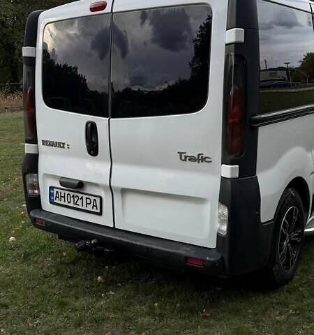Белый Рено Трафик, объемом двигателя 1.9 л и пробегом 397 тыс. км за 8000 $, фото 7 на Automoto.ua
