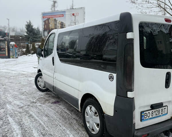 Белый Рено Трафик, объемом двигателя 1.9 л и пробегом 370 тыс. км за 4800 $, фото 4 на Automoto.ua