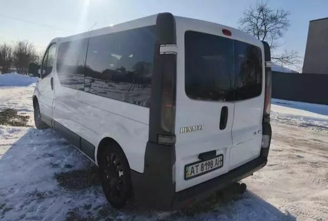 Белый Рено Трафик, объемом двигателя 1.9 л и пробегом 277 тыс. км за 3762 $, фото 3 на Automoto.ua