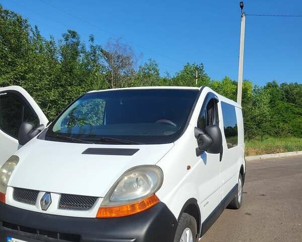Белый Рено Трафик, объемом двигателя 1.9 л и пробегом 520 тыс. км за 7500 $, фото 3 на Automoto.ua