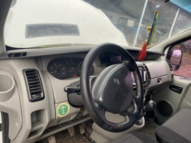 Белый Рено Трафик, объемом двигателя 1.9 л и пробегом 400 тыс. км за 6500 $, фото 1 на Automoto.ua