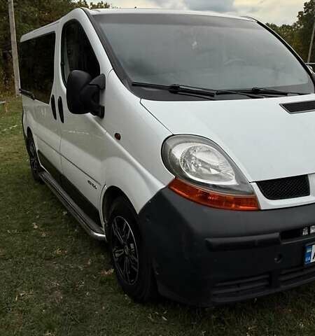 Белый Рено Трафик, объемом двигателя 1.9 л и пробегом 397 тыс. км за 8000 $, фото 5 на Automoto.ua