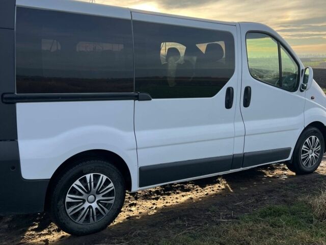 Білий Рено Трафік, об'ємом двигуна 1.9 л та пробігом 373 тис. км за 5700 $, фото 2 на Automoto.ua