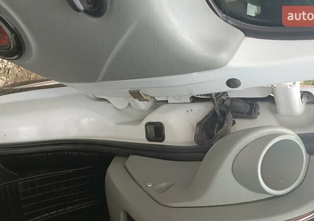 Білий Рено Трафік, об'ємом двигуна 1.87 л та пробігом 205 тис. км за 7100 $, фото 23 на Automoto.ua