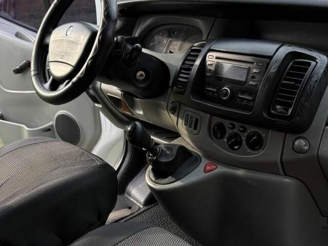 Белый Рено Трафик, объемом двигателя 1.9 л и пробегом 397 тыс. км за 8000 $, фото 11 на Automoto.ua