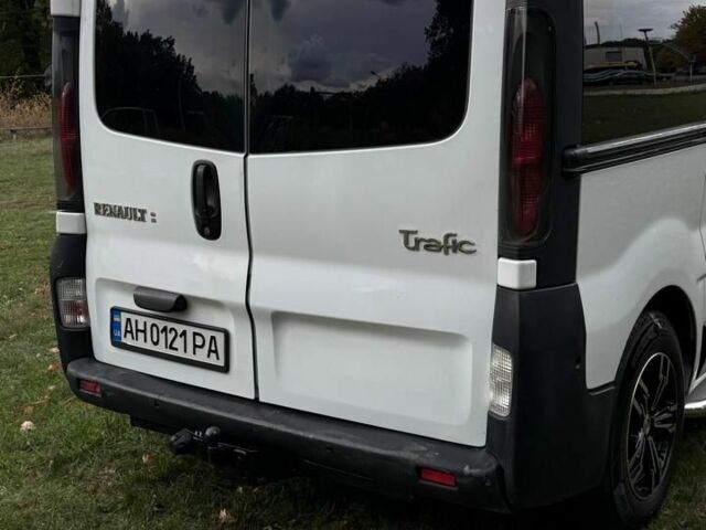 Белый Рено Трафик, объемом двигателя 1.9 л и пробегом 397 тыс. км за 8000 $, фото 8 на Automoto.ua