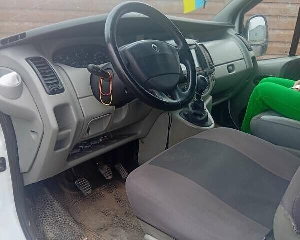 Белый Рено Трафик, объемом двигателя 1.9 л и пробегом 430 тыс. км за 6400 $, фото 3 на Automoto.ua