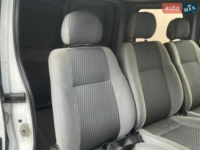 Білий Рено Трафік, об'ємом двигуна 1.9 л та пробігом 100 тис. км за 5700 $, фото 13 на Automoto.ua