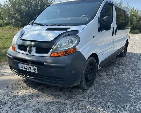 Белый Рено Трафик, объемом двигателя 1.9 л и пробегом 300 тыс. км за 6000 $, фото 8 на Automoto.ua