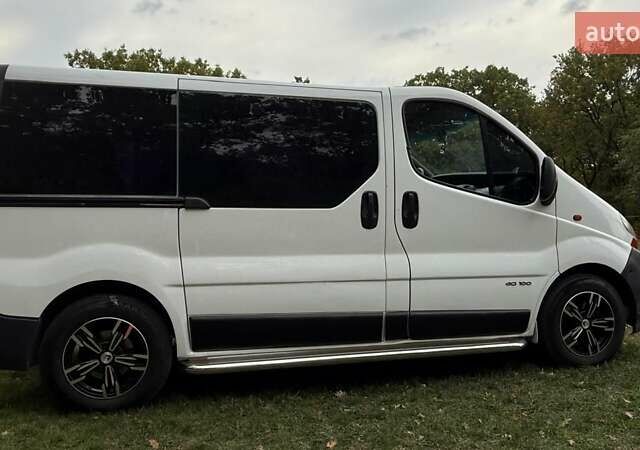 Белый Рено Трафик, объемом двигателя 1.9 л и пробегом 397 тыс. км за 8000 $, фото 6 на Automoto.ua