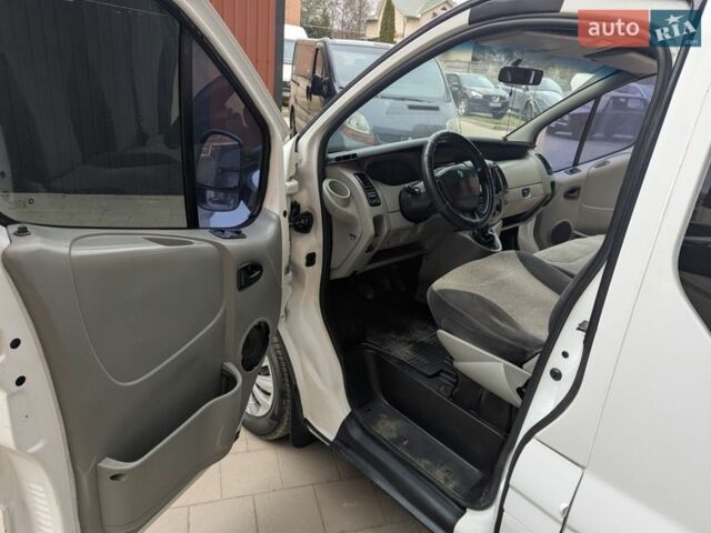 Белый Рено Трафик, объемом двигателя 1.87 л и пробегом 399 тыс. км за 5999 $, фото 9 на Automoto.ua