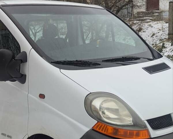 Белый Рено Трафик, объемом двигателя 1.9 л и пробегом 392 тыс. км за 6750 $, фото 1 на Automoto.ua