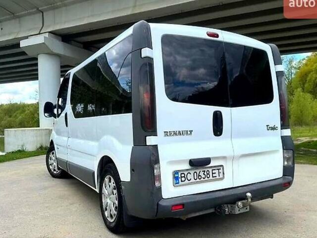 Белый Рено Трафик, объемом двигателя 1.9 л и пробегом 400 тыс. км за 6000 $, фото 1 на Automoto.ua