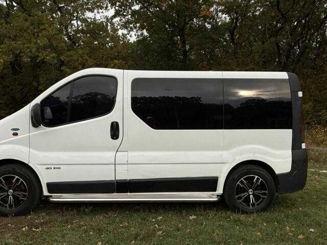 Белый Рено Трафик, объемом двигателя 1.9 л и пробегом 397 тыс. км за 8000 $, фото 2 на Automoto.ua