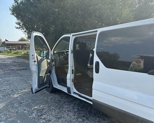 Белый Рено Трафик, объемом двигателя 1.9 л и пробегом 300 тыс. км за 6000 $, фото 6 на Automoto.ua