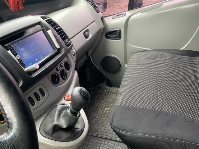 Белый Рено Трафик, объемом двигателя 1.9 л и пробегом 400 тыс. км за 6500 $, фото 5 на Automoto.ua