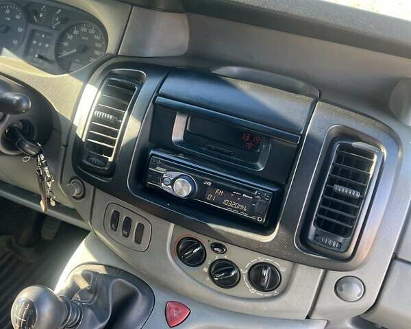 Белый Рено Трафик, объемом двигателя 1.87 л и пробегом 430 тыс. км за 6800 $, фото 4 на Automoto.ua