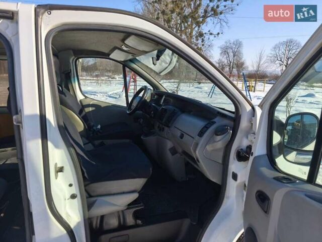 Белый Рено Трафик, объемом двигателя 1.9 л и пробегом 370 тыс. км за 6950 $, фото 10 на Automoto.ua