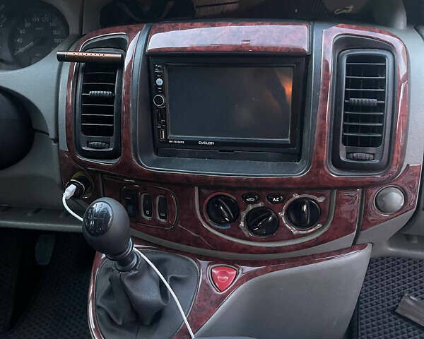 Білий Рено Трафік, об'ємом двигуна 2.46 л та пробігом 423 тис. км за 7000 $, фото 11 на Automoto.ua