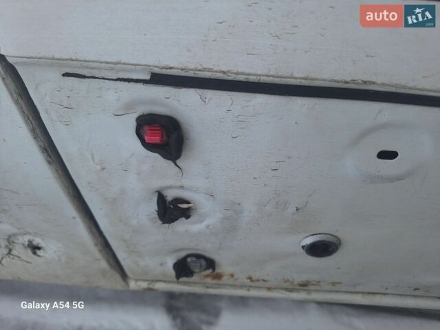 Белый Рено Трафик, объемом двигателя 1.9 л и пробегом 400 тыс. км за 5100 $, фото 11 на Automoto.ua