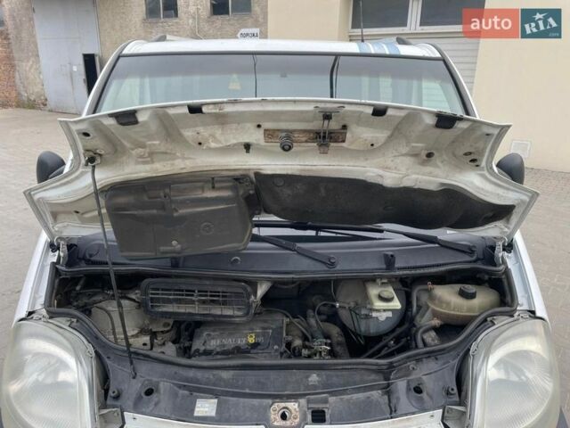 Білий Рено Трафік, об'ємом двигуна 1.9 л та пробігом 100 тис. км за 5700 $, фото 1 на Automoto.ua