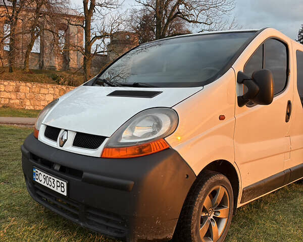 Белый Рено Трафик, объемом двигателя 1.87 л и пробегом 490 тыс. км за 7200 $, фото 1 на Automoto.ua