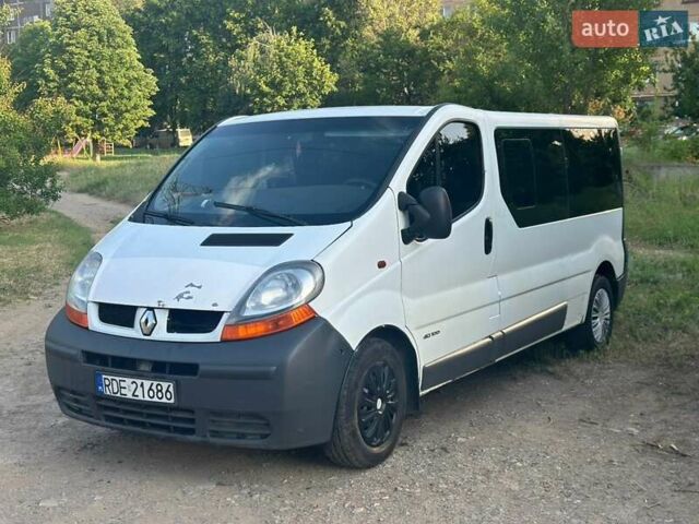 Белый Рено Трафик, объемом двигателя 1.9 л и пробегом 280 тыс. км за 4050 $, фото 1 на Automoto.ua