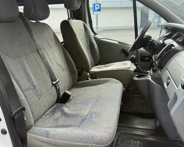 Белый Рено Трафик, объемом двигателя 1.87 л и пробегом 350 тыс. км за 5300 $, фото 10 на Automoto.ua