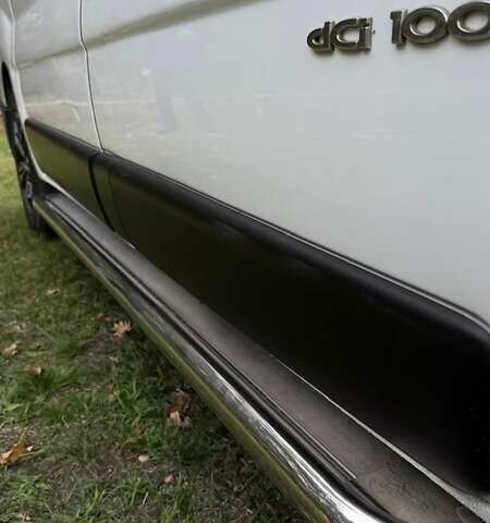 Белый Рено Трафик, объемом двигателя 1.9 л и пробегом 397 тыс. км за 8000 $, фото 3 на Automoto.ua