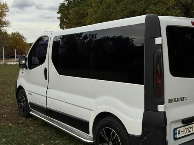 Белый Рено Трафик, объемом двигателя 1.9 л и пробегом 397 тыс. км за 8000 $, фото 9 на Automoto.ua