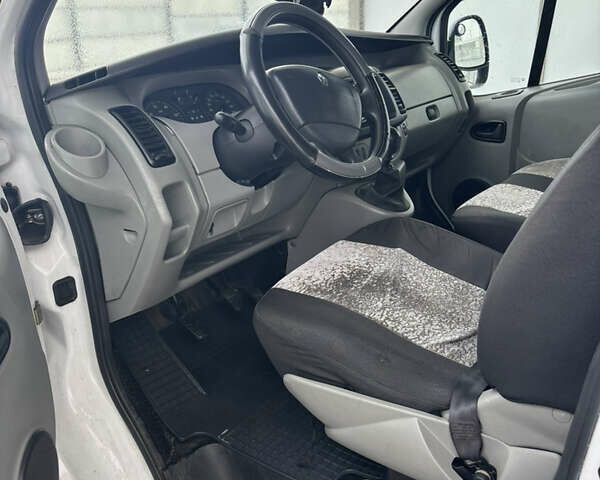 Белый Рено Трафик, объемом двигателя 1.9 л и пробегом 312 тыс. км за 7550 $, фото 3 на Automoto.ua