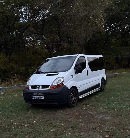 Белый Рено Трафик, объемом двигателя 1.9 л и пробегом 397 тыс. км за 8000 $, фото 19 на Automoto.ua