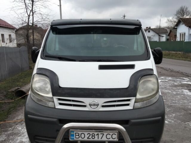 Белый Рено Трафик, объемом двигателя 2.5 л и пробегом 500 тыс. км за 7000 $, фото 1 на Automoto.ua