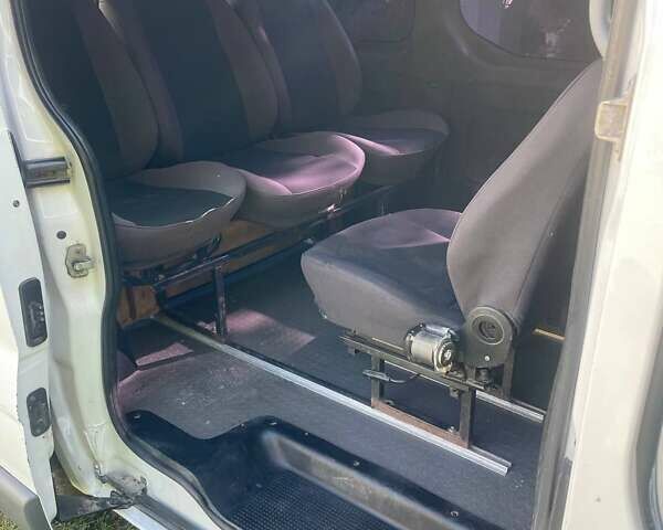 Рено Трафик 2004 в Черновцах на Automoto.ua Белый Рено Трафик, объемом двигателя 1.87 л и пробегом 456 тыс. км за 4500 $, фото 4 на Automoto.ua