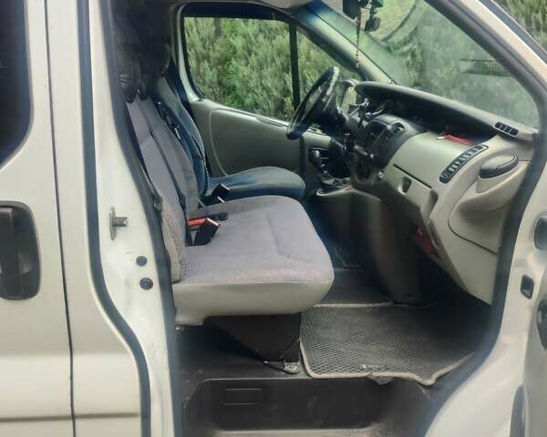 Белый Рено Трафик, объемом двигателя 1.9 л и пробегом 311 тыс. км за 7200 $, фото 9 на Automoto.ua