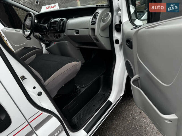 Белый Рено Трафик, объемом двигателя 1.9 л и пробегом 347 тыс. км за 7300 $, фото 46 на Automoto.ua