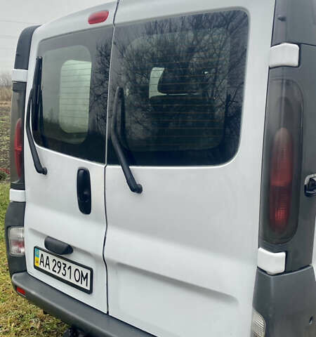 Белый Рено Трафик, объемом двигателя 1.87 л и пробегом 265 тыс. км за 6200 $, фото 2 на Automoto.ua