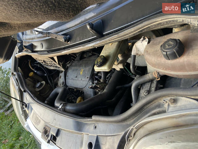 Білий Рено Трафік, об'ємом двигуна 1.9 л та пробігом 396 тис. км за 5200 $, фото 17 на Automoto.ua