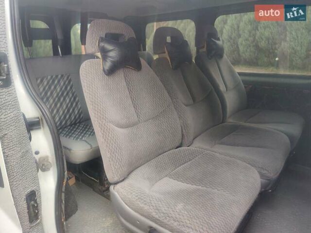 Белый Рено Трафик, объемом двигателя 1.9 л и пробегом 311 тыс. км за 7200 $, фото 4 на Automoto.ua