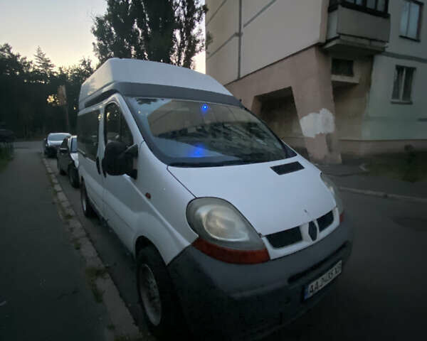 Белый Рено Трафик, объемом двигателя 1.9 л и пробегом 377 тыс. км за 7200 $, фото 3 на Automoto.ua